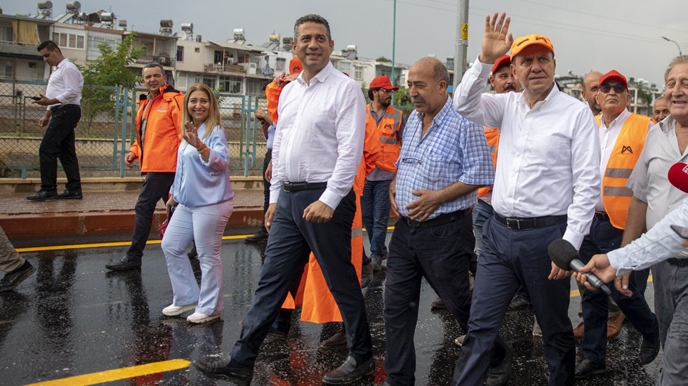 Se&ccedil;er: &ldquo;Mersin B&uuml;y&uuml;kşehir Belediyesi g&uuml;&ccedil;l&uuml;, istikrarlı, ne yaptığını bilen bir belediyedir&rdquo;