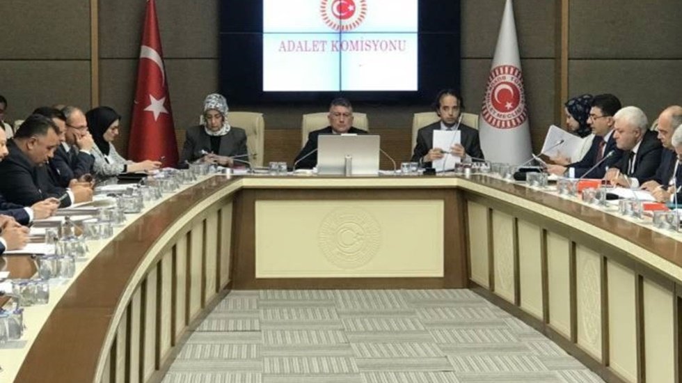 Sosyal medya yasasının ilk 15 maddesi, Komisyonda kabul edildi