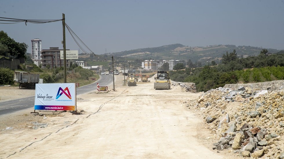 Tarsus&rsquo;ta ilk kez bir yol 3 şeritli duruma getiriliyor