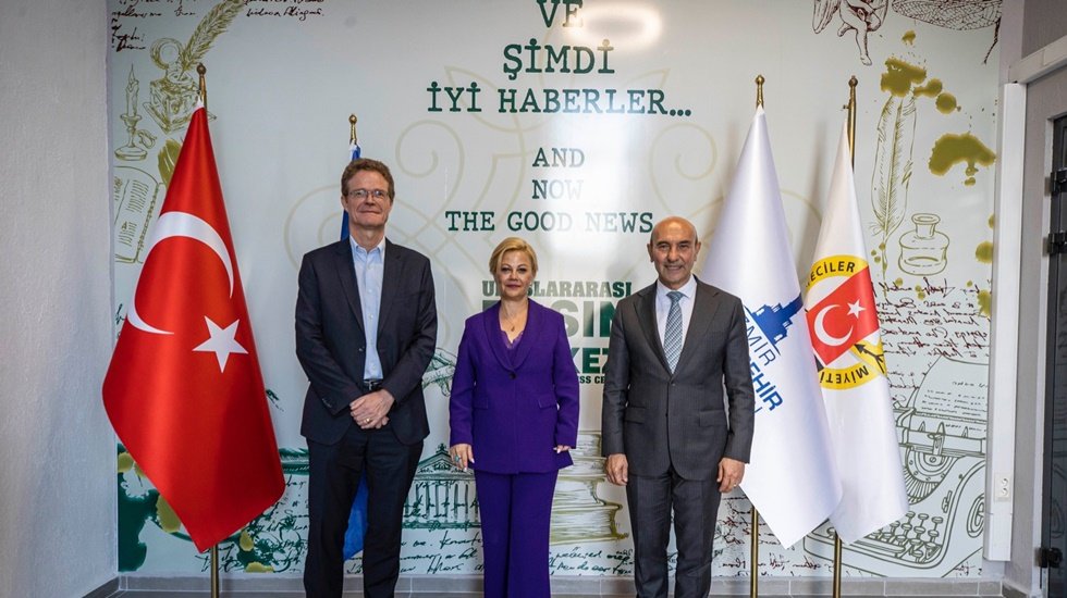 &lsquo;Uluslararası Basın Merkezi İzmir&rsquo;de a&ccedil;ıldı