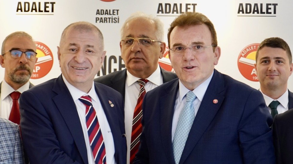 &Uuml;mit &Ouml;zdağ: "AKP gitsin de yerine kim gelirse gelsin diyemeyiz"