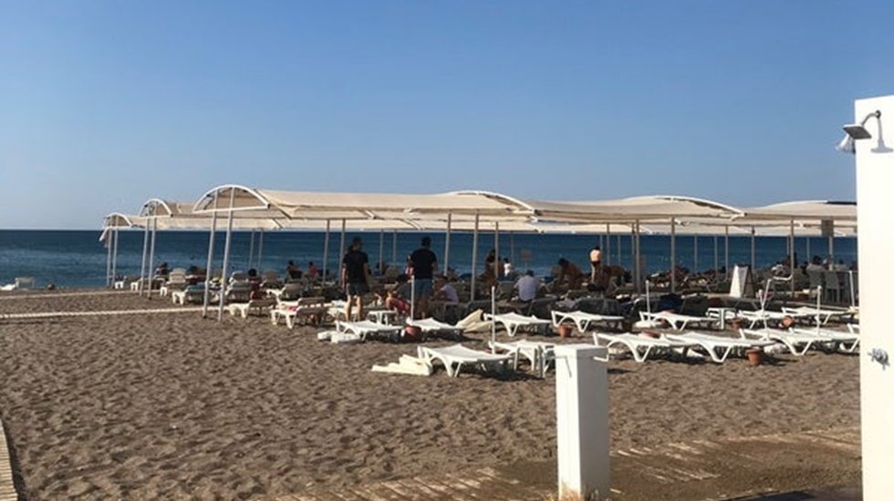 Antalya'da 2026'ya kadar s&ouml;zleşmeleri olan plajlar sezon ortasında tahliyeye zorlanıyorlar