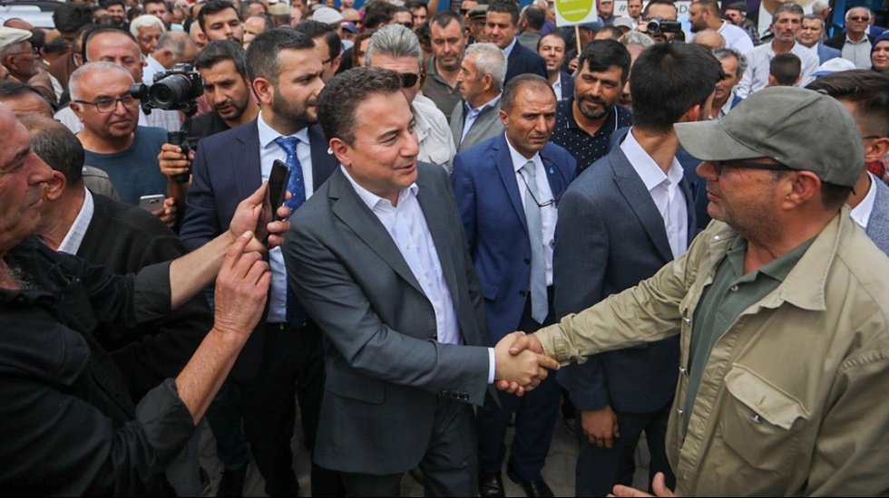 Babacan: &ldquo;Altılı masaya oturunca altı parti birleşip tek parti olmadı&rdquo;