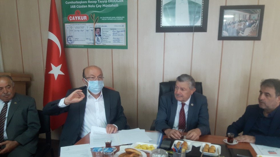 Bekaroğlu: Hayati Yazıcı &ccedil;ay &uuml;reticilerini uluslararası &ccedil;ay t&uuml;ccarlarının ırgatı yapmak istiyor&nbsp;