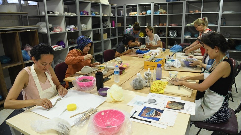 Bornova Belediyesi&rsquo;nin yaz d&ouml;nemi kursları 18 dalda devam ediyor