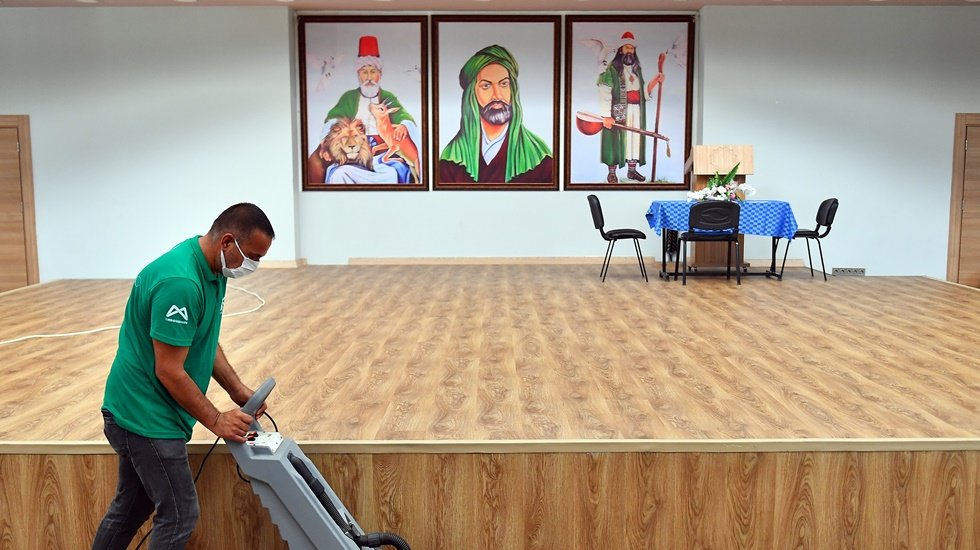 B&uuml;y&uuml;kşehir, mezarlıkları ve ibadethaneleri bayrama hazırladı