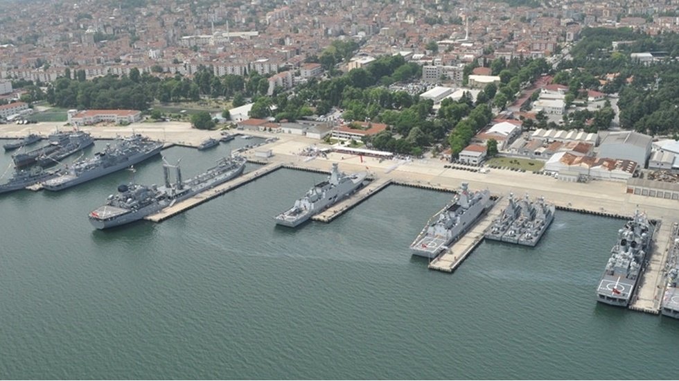 &Ccedil;akır&ouml;zer: &ldquo;Şimdi de G&ouml;lc&uuml;k&rsquo;teki tersanemiz birilerine &lsquo;peşkeş&rsquo; mi &ccedil;ekilecek&rdquo;