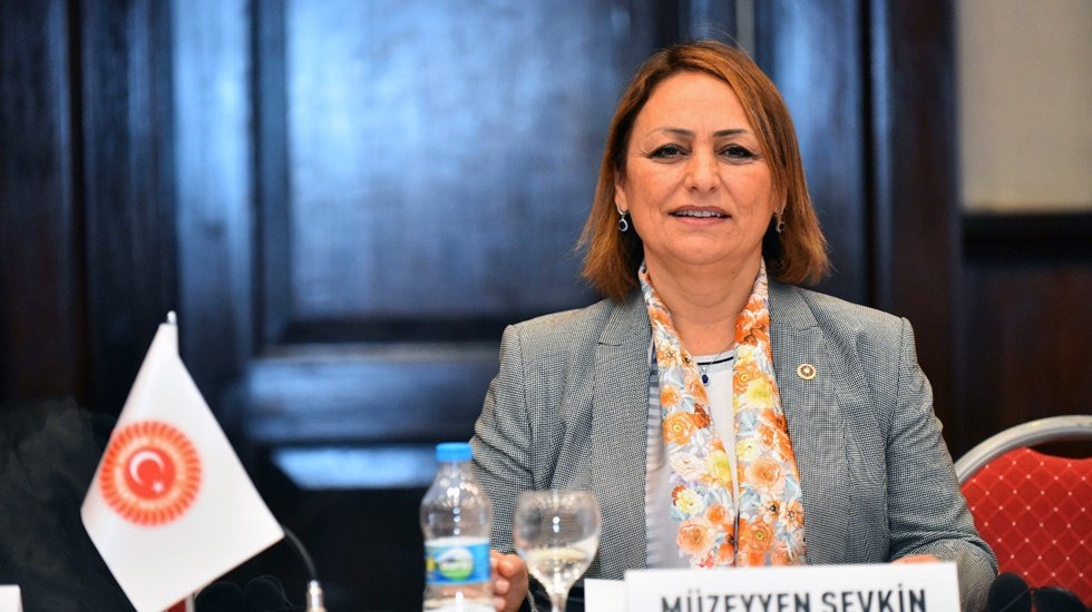İktidar halkı unuttu, malum holdingler milyar dolarlara para demiyor!