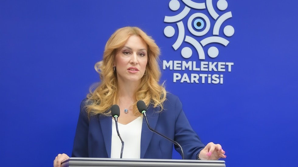 Dış politika konusunu i&ccedil; politikaya malzeme yaptılar