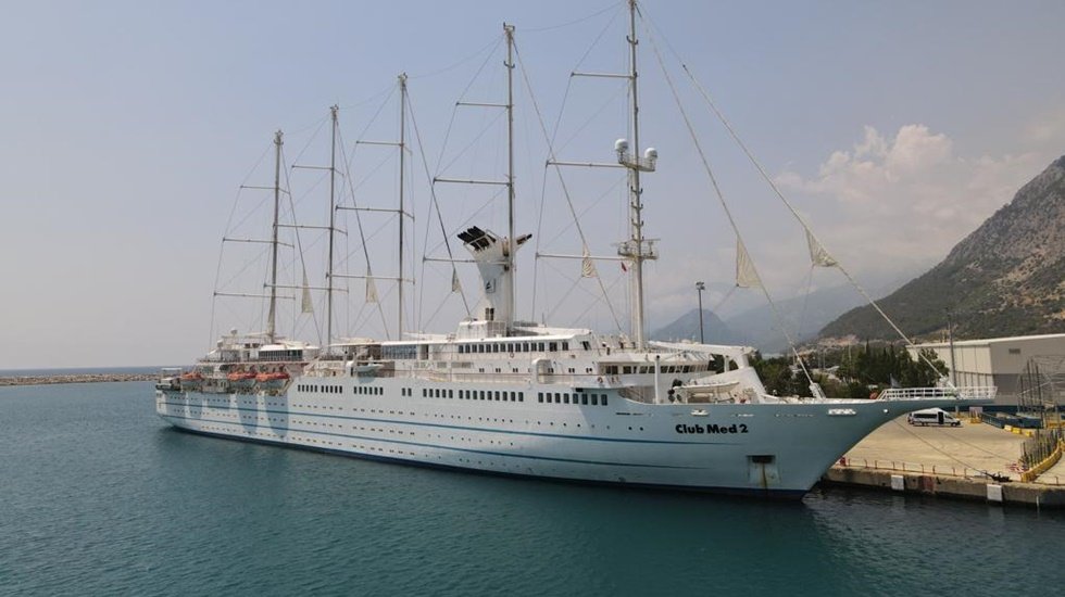 Dünyanın en büyük yelkenlilerinden Club Med 2, QTerminals Antalya’ya demir attı
