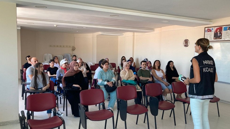 &ldquo;En İyi Narkotik Polisi Anne&rdquo; Projesi farkındalık eğitimi