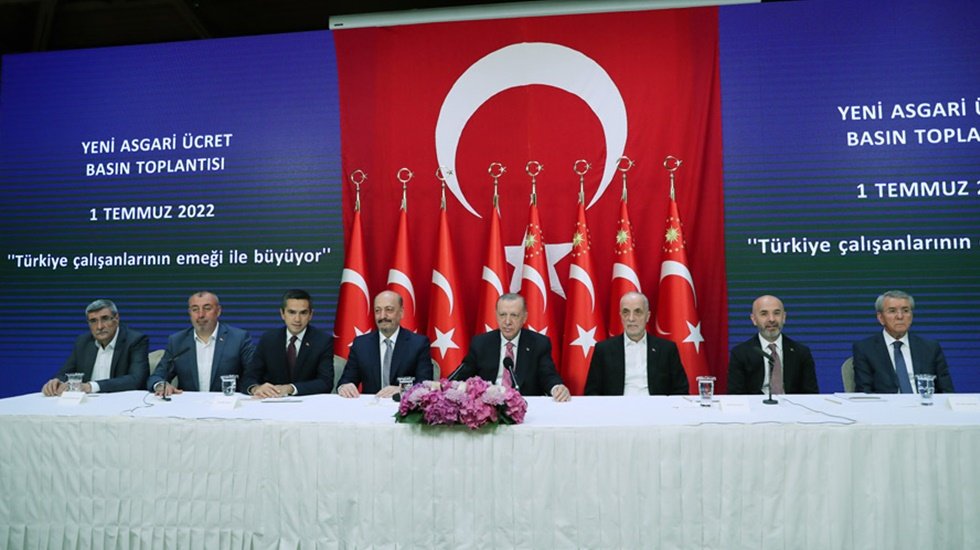 Erdoğan, asgari &uuml;cret zammını a&ccedil;ıkladı...