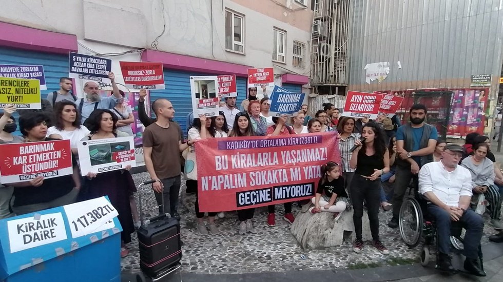 Ge&ccedil;inemiyoruz Platformu&rsquo;ndan pahalılığa karşı protesto
