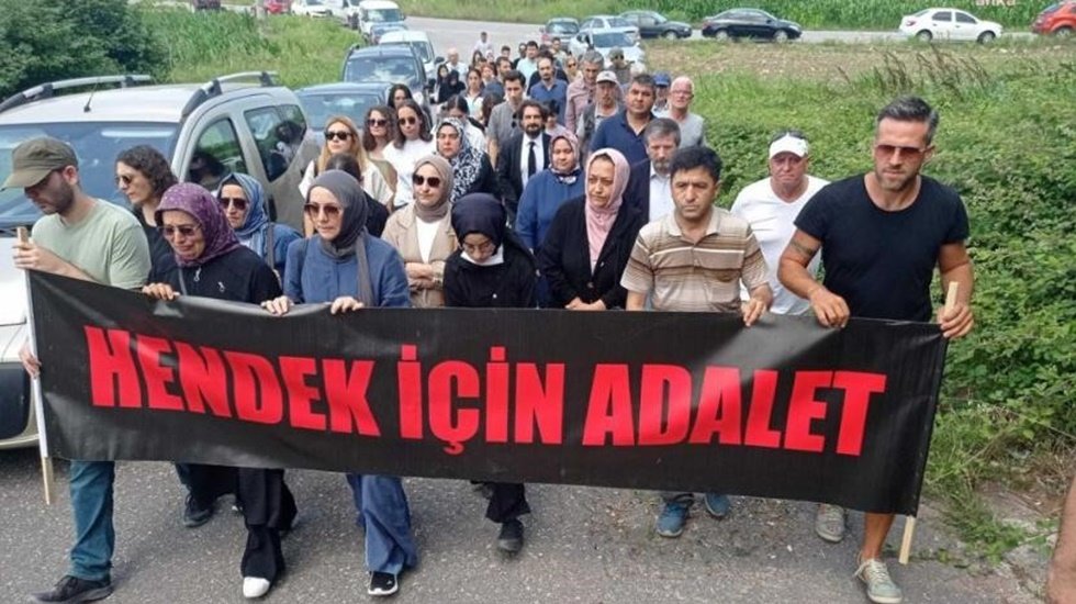 Hendek havai fişek fabrikasındaki patlamada &ouml;len iş&ccedil;iler anıldı&hellip;