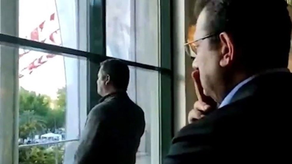 İmamoğlu&rsquo;da bu işe şaşırdı: "Kalabalık &ouml;n&uuml;m&uuml;ze kadar gelir sanmıştım"