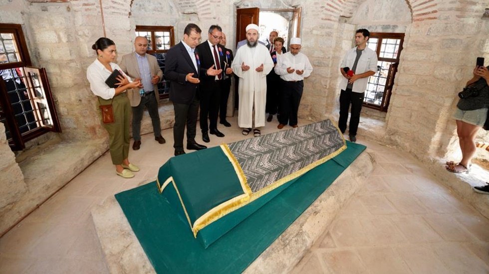 İmamoğlu: Fatih’teki Seyyid-i Velayet ve Asude Hanım Türbelerini ziyarete açtı…