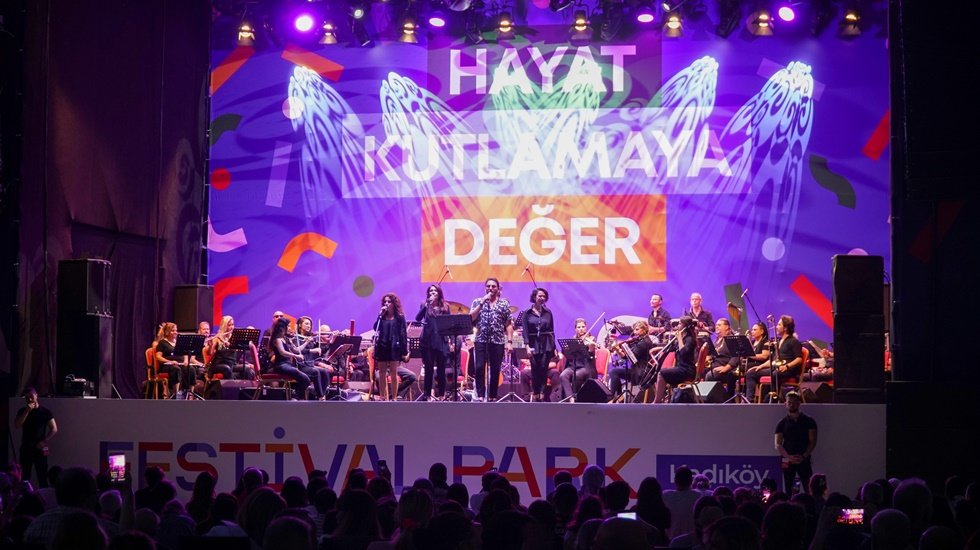 İstanbul'un meydanları müzikle şenleniyor