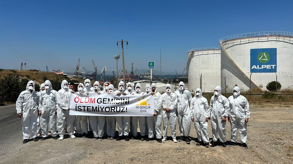 İyi Parti Gen&ccedil;lik Kolları'ndan asbestli gemi tepkisi: &Ouml;l&uuml;m gemisini istemiyoruz...