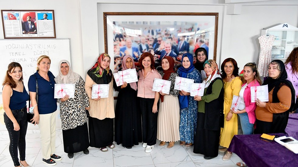 Kadın, isterse her şeyi başarır&hellip; Mersin&rsquo;de kadınlar &ouml;ğreniyor, &ouml;ğrendik&ccedil;e g&uuml;&ccedil;leniyor