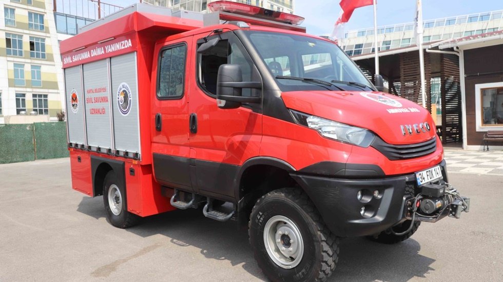 Kartal Belediyesi arama kurtarma ekibinin gerekli tüm alet ve malzemeleri tek bir araçta