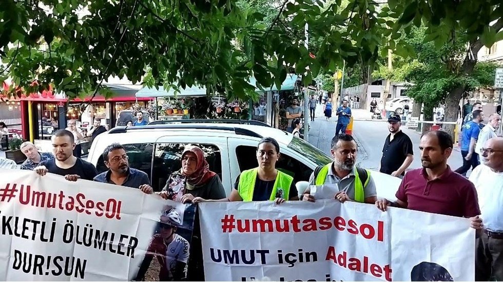 Katledilen ulusal sporcu Umut G&uuml;nd&uuml;z i&ccedil;in Y&uuml;ksel Caddesi'nde anma yapıldı
