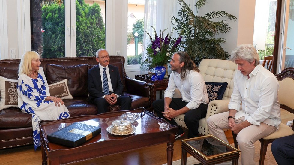 Kılı&ccedil;daroğlu'ndan C&uuml;neyt Arkın'ın ailesine taziye ziyareti