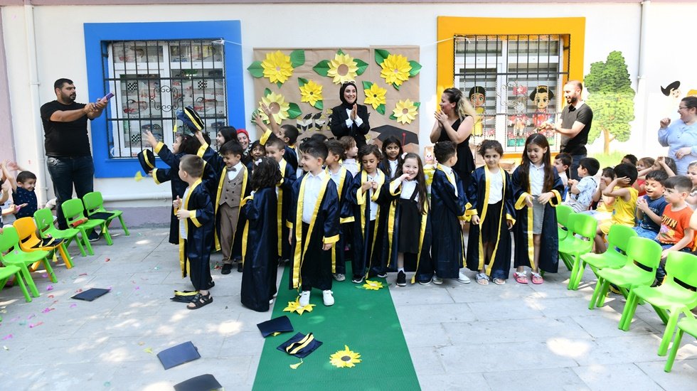 Kreş öğrencileri kep atmanın heyecanını yaşadı