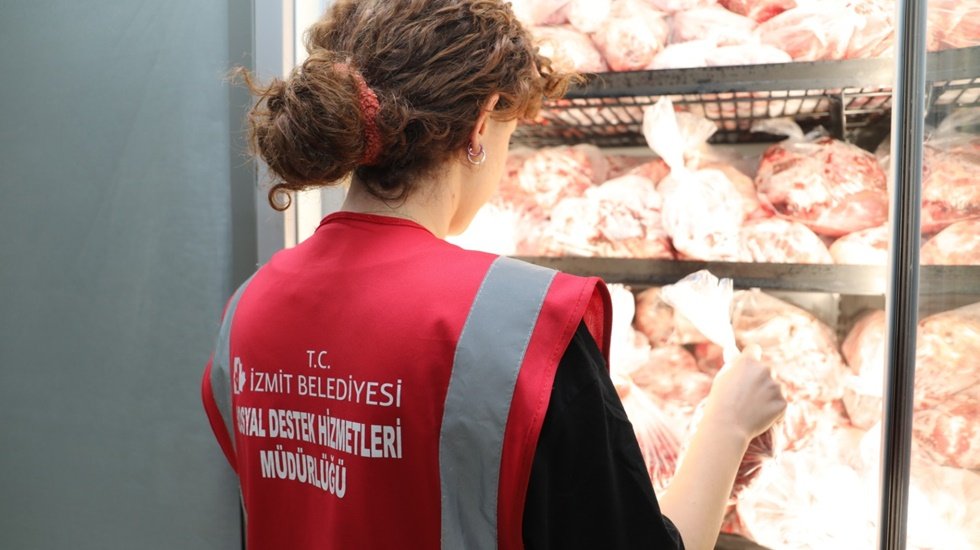 Kurban Bayramı&rsquo;nda İzmitli hayırseverlerden 1 bu&ccedil;uk ton et bağışı