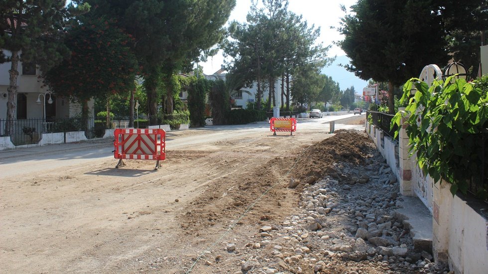 Şehrin batı yakasında yollar yenileniyor