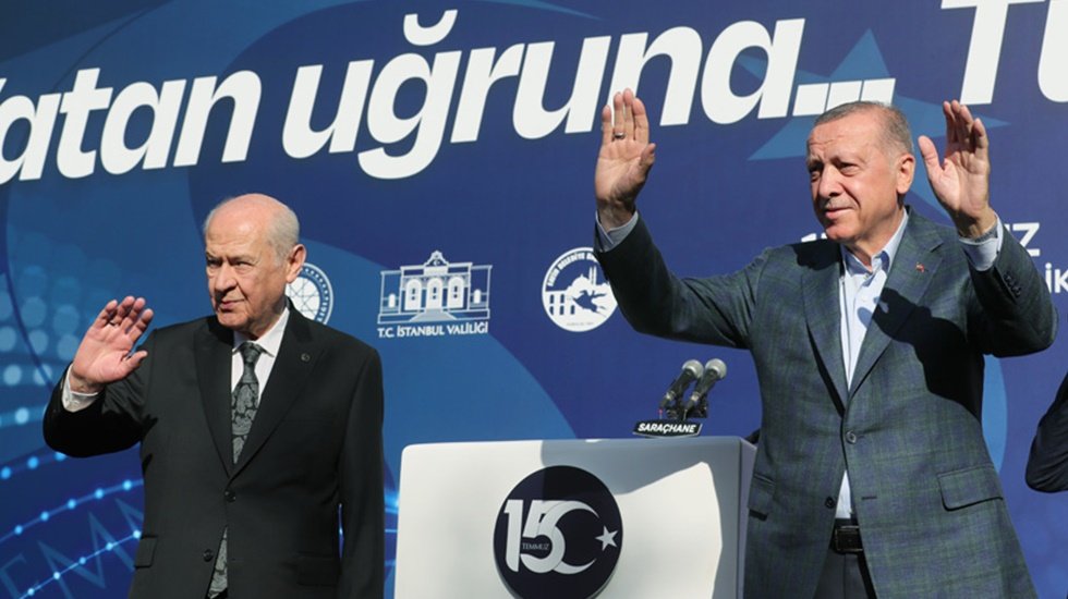 T&uuml;rkiye gazetesi yazarına g&ouml;re; Bah&ccedil;eli ve Erdoğan'ın konuşmasını Osmanlı padişahları da dinlemiş