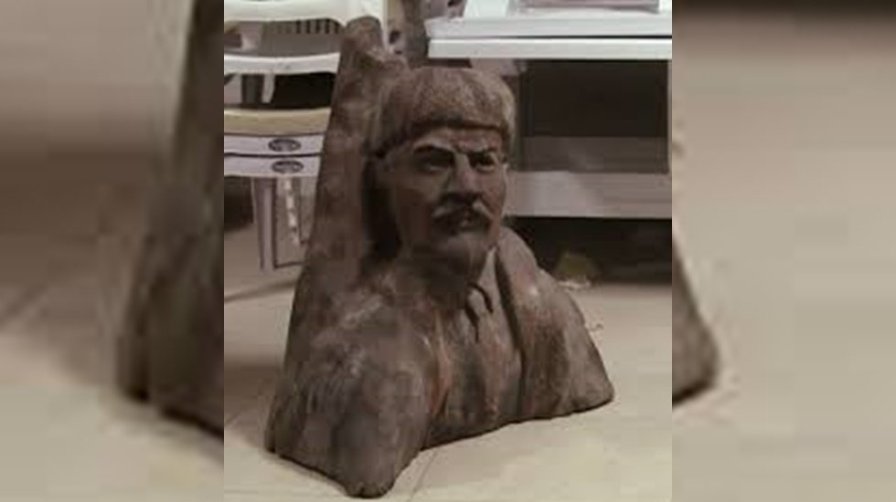 30 yıl &ouml;nce Ak&ccedil;akoca sahiline vuran Lenin b&uuml;st&uuml;n&uuml; kaybettiler&hellip;