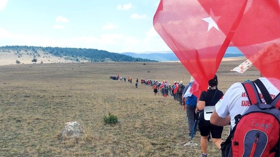 400 kilometrelik Zafer ve Anma Y&uuml;r&uuml;y&uuml;ş&uuml; s&uuml;r&uuml;yor