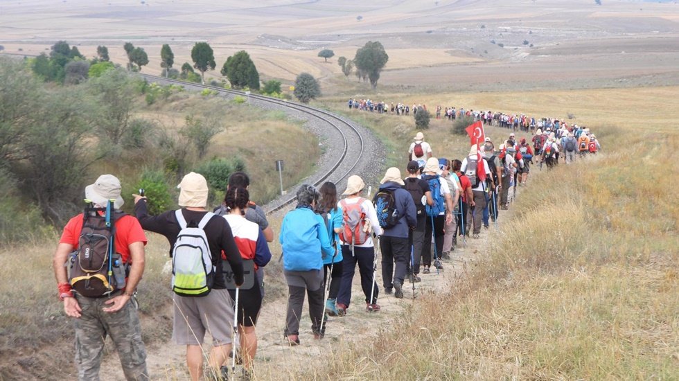 Afyon&rsquo;dan İzmir&rsquo;e 400 kilometrelik Zafer ve Anma Y&uuml;r&uuml;y&uuml;ş&uuml; devam ediyor...