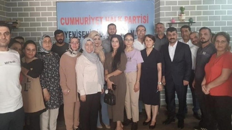 AKP'den istifa eden bir grup yurttaş CHP'ye katıldı