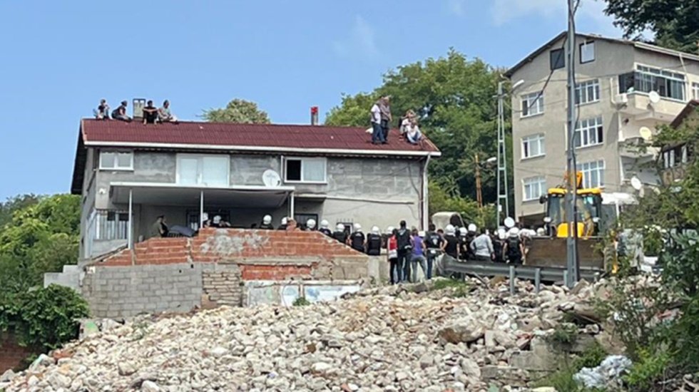 AKP&rsquo;li Beykoz Belediyesi'nden yurttaşlara şafak baskını&hellip;