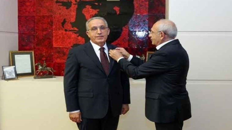 AKP'li isim CHP'ye katıldı