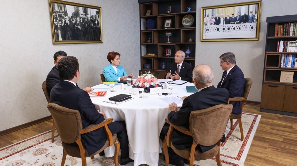 Talebi g&ouml;r&uuml;ş&uuml;lecek olan BTP Altılı masaya kabul edilecek mi?