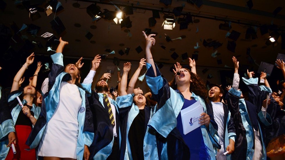 Ayvalıklı &ccedil;ocukların burs bedelleri 600 lira oldu