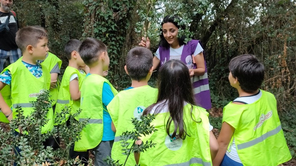 &Ccedil;ocuklar doğayı keşfediyor