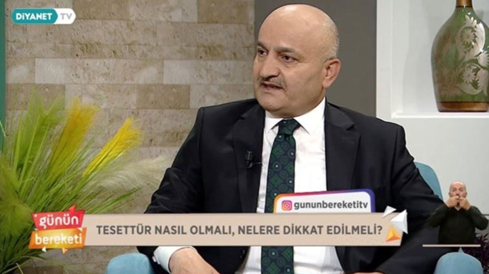Diyanet TV&rsquo;de &lsquo;Dar pantolonla toplum i&ccedil;ine &ccedil;ıkılmamalı&rsquo; denildi