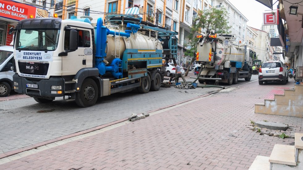 Esenyurt'ta beklenen yağış &ouml;ncesi gerekli &ouml;nlemler alındı