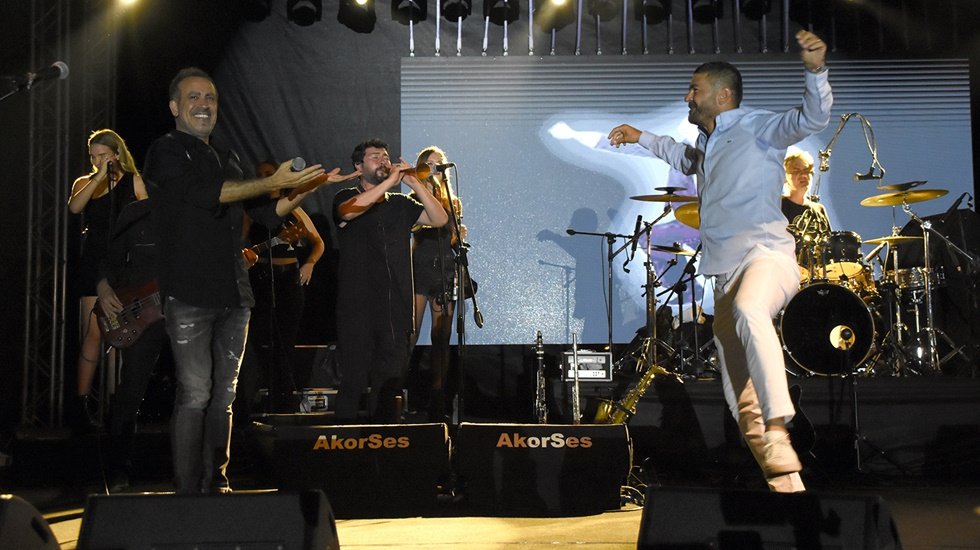 Haluk Levent Fo&ccedil;alılara unutulmaz bir akşam yaşattı.