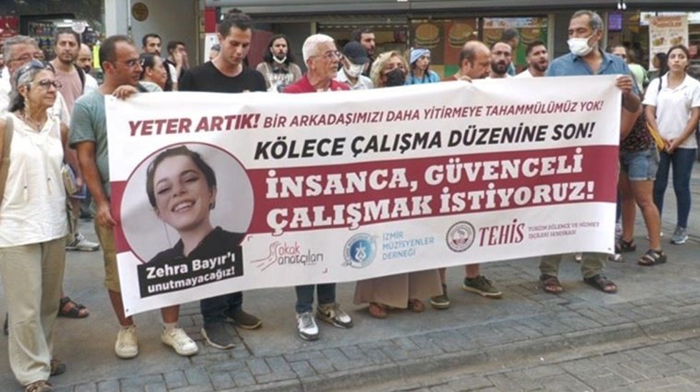 İzmir'de 'Zehra Bayır' protestosu: Ne susacağız ne biat edeceğiz&hellip;