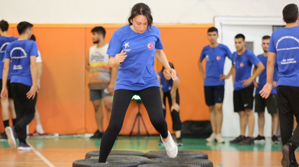 K&uuml;&ccedil;&uuml;k&ccedil;ekmece Belediyesi gen&ccedil;leri geleceğe hazırlıyor