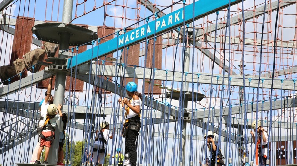 Macera Parkları’nda 70’den 70’e tüm vatandaşlar stres atıyor