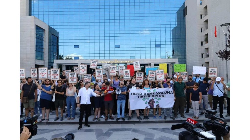 ODT&Uuml;&rsquo;l&uuml;ler Aankara B&uuml;y&uuml;kşehir &ouml;n&uuml;nde: "Mansur elini ODT&Uuml;&rsquo;den &ccedil;ek..."