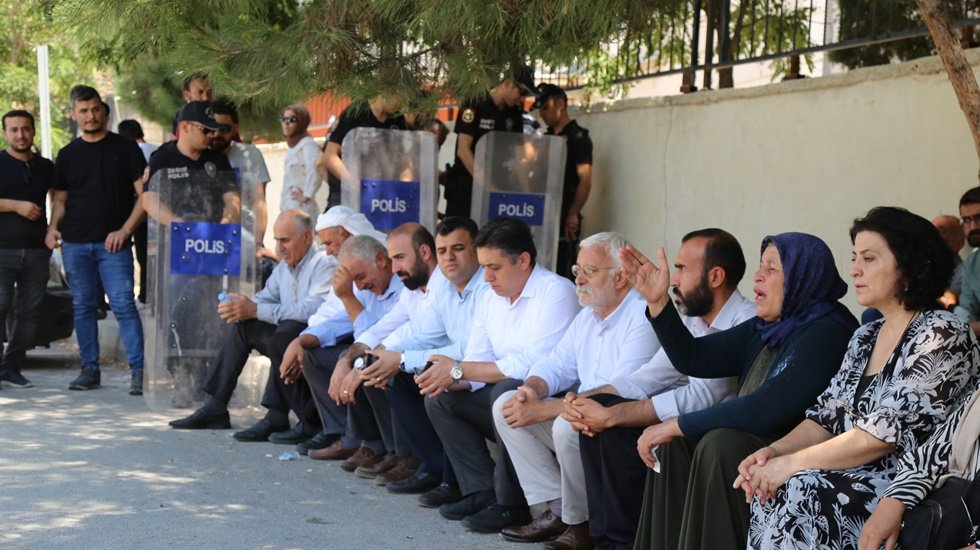 Olu&ccedil;: Adalet Bakanlığı HDP lehine davaları y&ouml;nlendiriyor ama Şenyaşar ailesi i&ccedil;in adım atmıyor