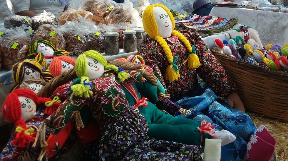 Renkli g&ouml;r&uuml;nt&uuml;lere sahne olan festival oyuncaklarıyla dikkat &ccedil;ekti...