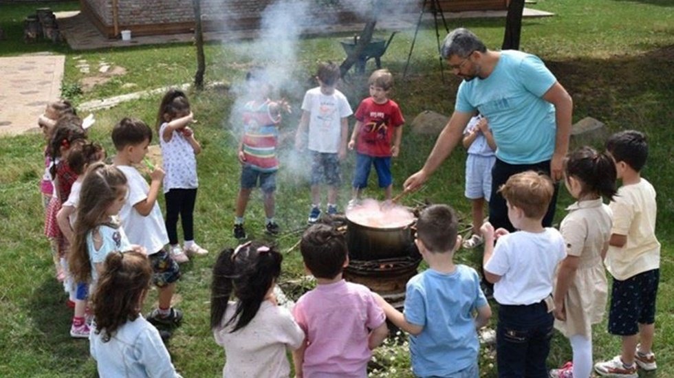 Tefekk&uuml;r Kampı'nda ilk&ouml;ğretim &ccedil;ağındaki &ccedil;ocuklara zorunlu namaz&hellip;