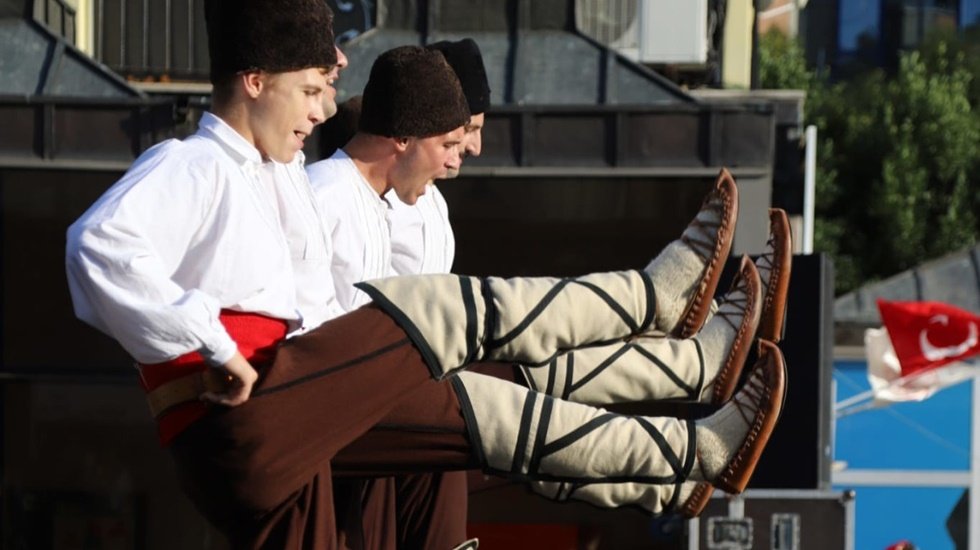 Uluslararası Halk Oyunları Festivali Coşkusu Kartal’da devam ediyor